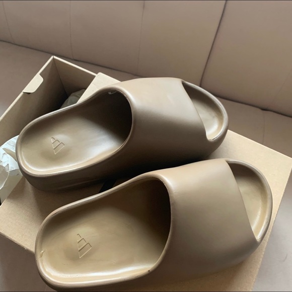 YEEZY slides in Core - Picture 5 of 6